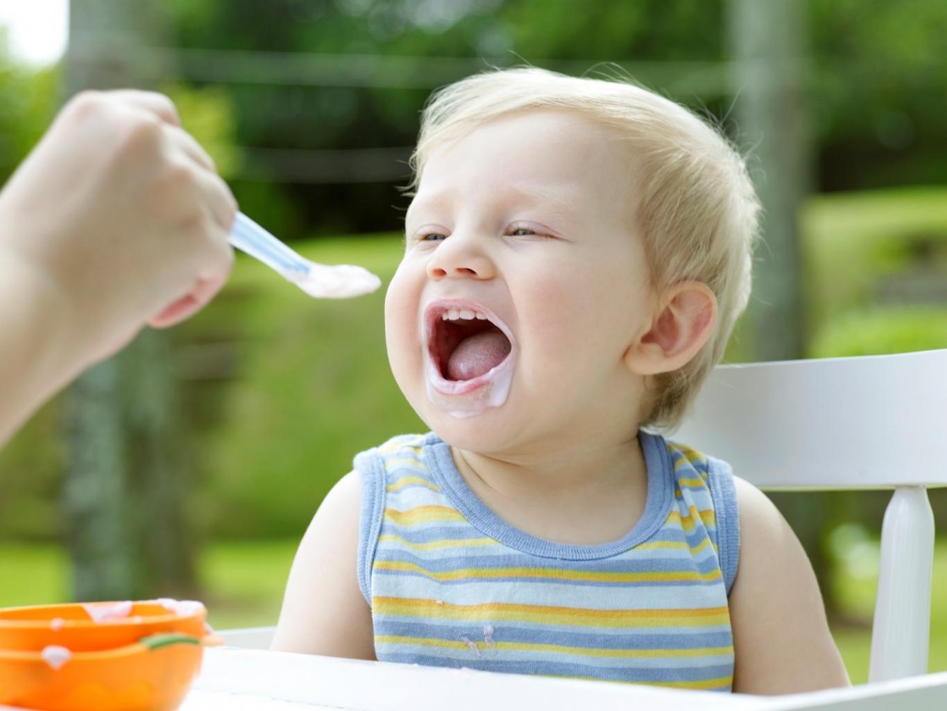 Lời khuyên hữu ích cho mẹ khi lựa chọn sữa chua cho bé 6 tháng tuổi